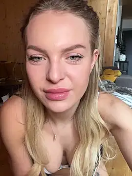 Snapshot of ChiaraVixen chatting on February 2025 08:00:02 AM ChiaraVixen online show from February 2025 08:00:02 AM