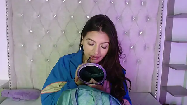 Abril Squirt online show from September 2025 08:47:01 AM