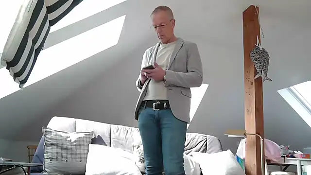 maxmueller321 online show from March 2026 09:02:02 AM