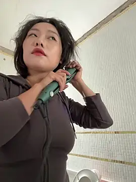 Snapshot of Eliza-E chatting on March 2026 03:34:01 AM Eliza-E online show from March 2026 03:34:01 AM