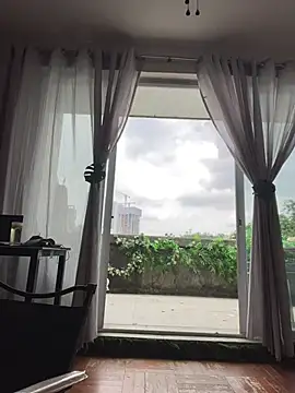 Snapshot of Eliza-E chatting on April 2026 03:35:01 AM Eliza-E online show from April 2026 03:35:01 AM