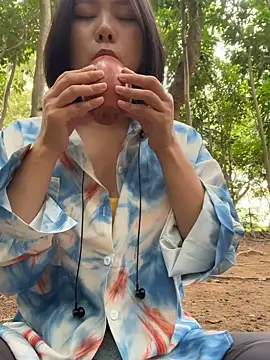 Snapshot of Eliza-E chatting on April 2026 01:53:01 AM Eliza-E online show from April 2026 01:53:01 AM