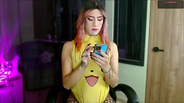 Snapshot of tevenwhiite chatting on November 2025 01:30:01 AM tevenwhiite online show from November 2025 01:30:01 AM