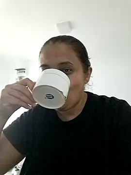 Snapshot of sarahhh1987 chatting on October 2025 08:20:01 AM sarahhh1987 online show from October 2025 08:20:01 AM