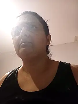 sarahhh1987 online show from April 2026 07:52:02 PM