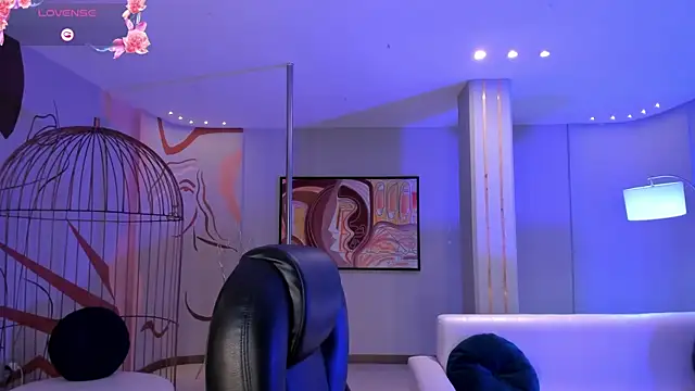 Snapshot of BellaRose_X chatting on March 2025 06:30:01 AM BellaRose X online show from March 2025 06:30:01 AM