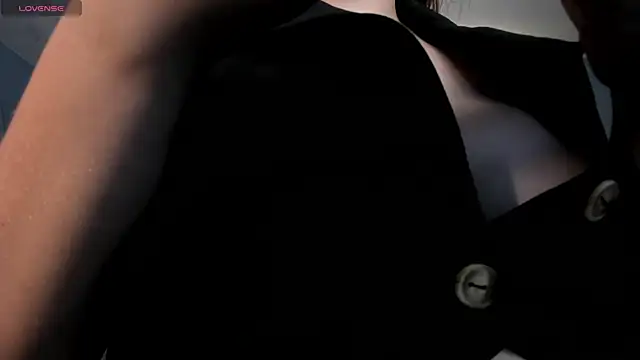 Snapshot of BellaRose_X chatting on October 2025 03:37:01 AM BellaRose X online show from October 2025 03:37:01 AM