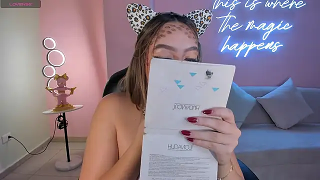 Snapshot of BellaRose_X chatting on October 2025 04:02:02 AM BellaRose X online show from October 2025 04:02:02 AM