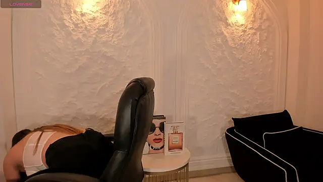 Snapshot of BellaRose_X chatting on November 2025 04:23:01 AM BellaRose X online show from November 2025 04:23:01 AM