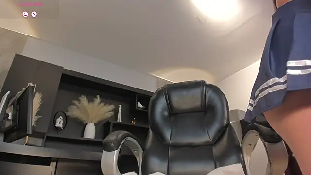 Snapshot of AliceHarper_ chatting on March 2025 06:12:02 AM AliceHarper online show from March 2025 06:12:02 AM