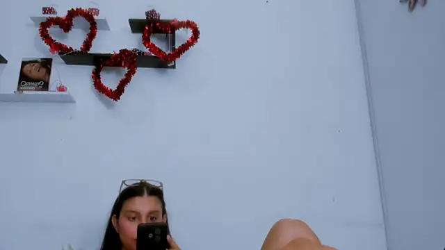 Alyson0001 online show from April 2026 09:39:33 PM