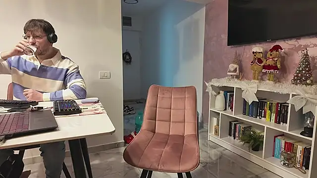 Snapshot of ValeriaGrey chatting on December 2025 12:14:02 PM ValeriaGrey online show from December 2025 12:14:02 PM