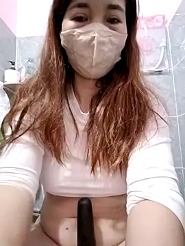 M yiyi online show from November 2025 11:08:02 PM