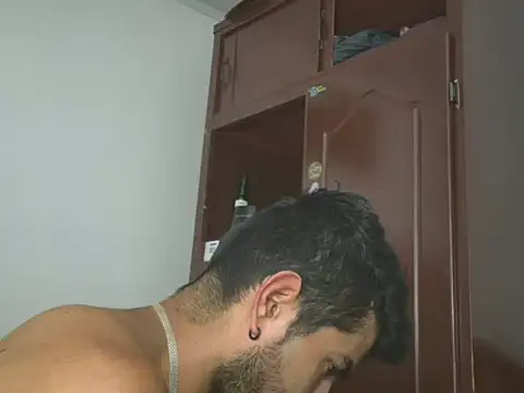 Snapshot of hideonbush051 chatting on March 2026 12:45:01 PM hideonbush051 online show from March 2026 12:45:01 PM