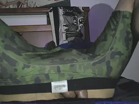 Snapshot of hideonbush051 chatting on March 2026 03:31:01 AM hideonbush051 online show from March 2026 03:31:01 AM