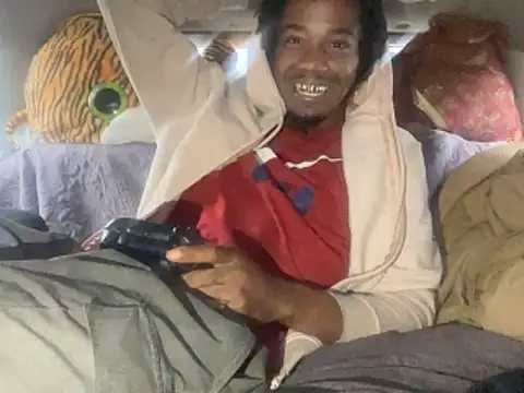 SlimeCrownzOut5 online show from November 2025 04:29:02 PM