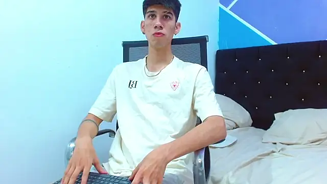 jhony-sex online show from March 2025 06:27:01 AM