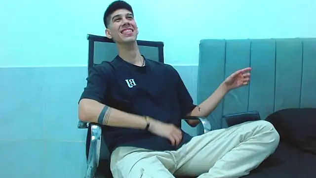 Snapshot of jhony-sex chatting on March 2026 04:07:01 AM jhony-sex online show from March 2026 04:07:01 AM