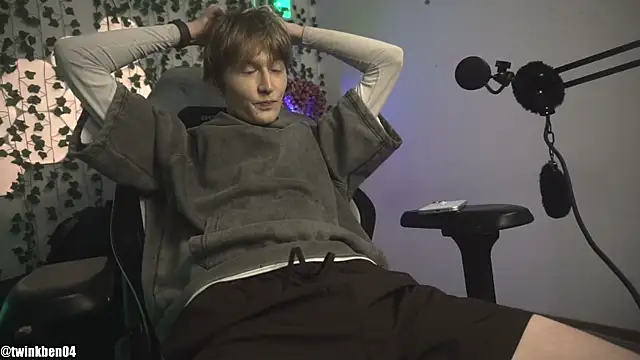 twinkben online show from October 2025 07:58:01 PM