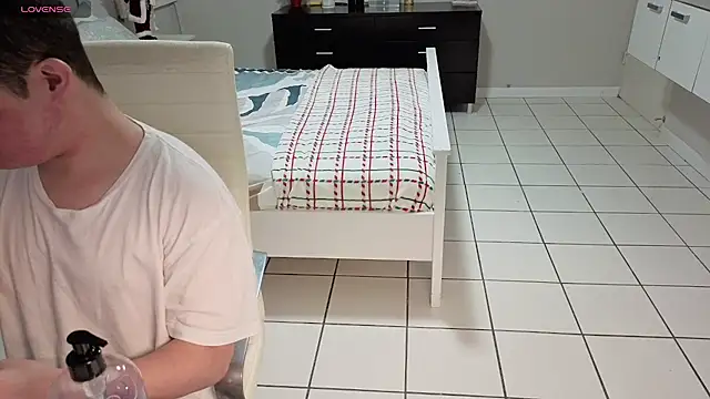 Lorenzo hernandez online show from December 2025 04:33:01 PM