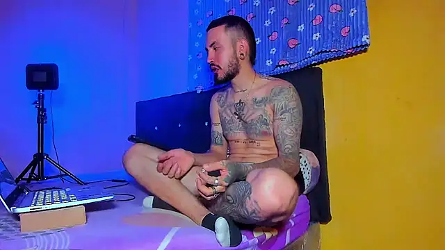 Snapshot of smoker445 chatting on April 2026 02:09:01 AM smoker445 online show from April 2026 02:09:01 AM