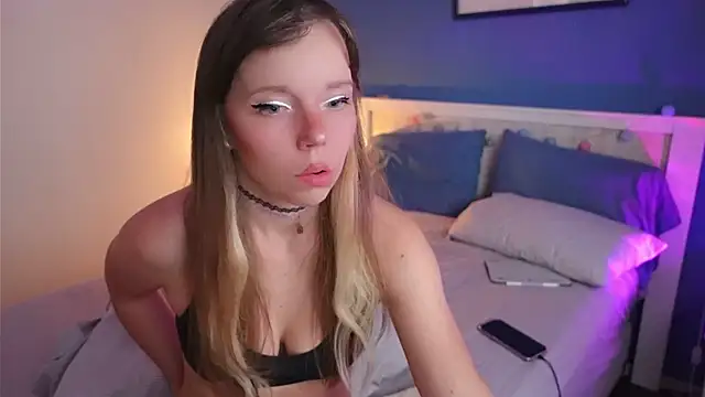 Snapshot of Ayra_Lust chatting on April 2026 07:00:01 PM Ayra Lust online show from April 2026 07:00:01 PM