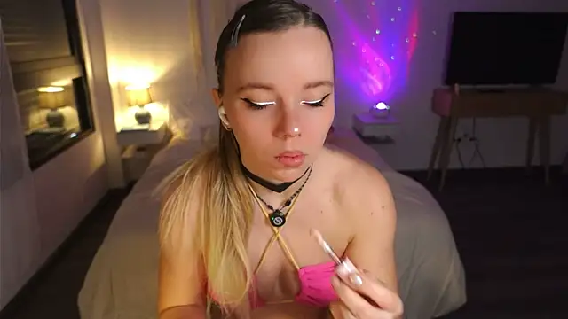 Snapshot of Ayra_Lust chatting on June 2026 04:39:02 PM Ayra Lust online show from June 2026 04:39:02 PM