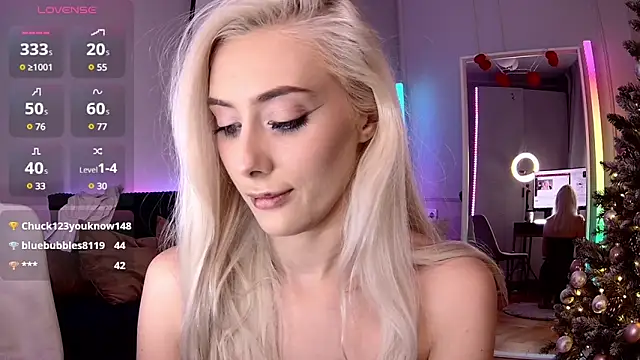 LoryWood online show from December 2024 05:51:01 PM