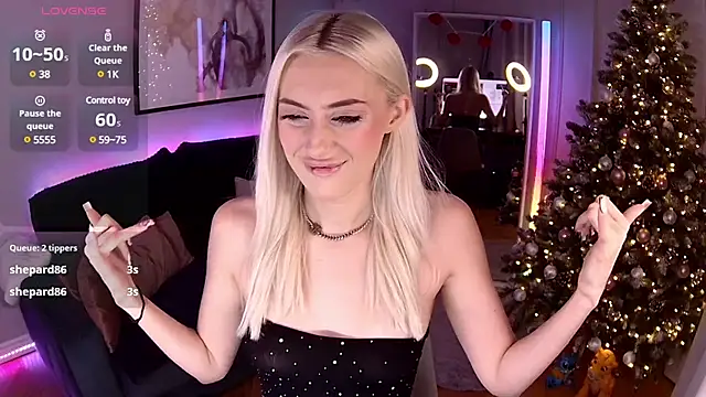 LoryWood online show from December 2024 02:48:02 PM