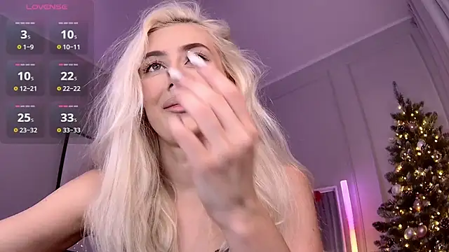 LoryWood online show from December 2024 02:47:02 PM