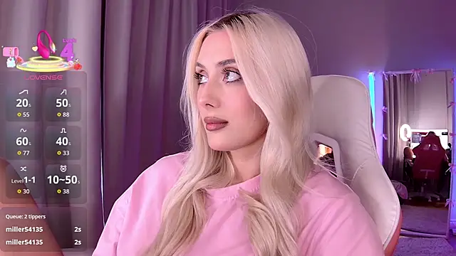 Snapshot of LoryWood chatting on April 2026 02:44:01 PM LoryWood online show from April 2026 02:44:01 PM