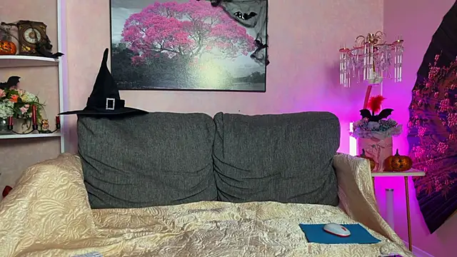 Selena Sweetie online show from October 2025 02:41:01 PM