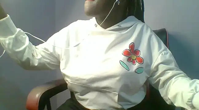 Snapshot of pretty_almah chatting on December 2024 07:01:01 PM pretty almah online show from December 2024 07:01:01 PM