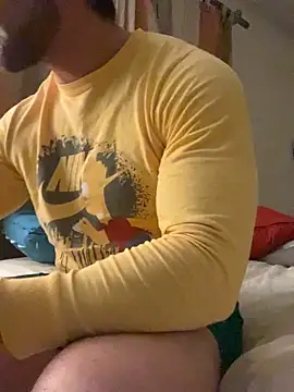 Snapshot of FumesClouds chatting on December 2024 12:17:01 PM FumesClouds online show from December 2024 12:17:01 PM