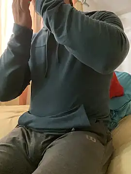 Snapshot of FumesClouds chatting on December 2024 11:13:02 PM FumesClouds online show from December 2024 11:13:02 PM