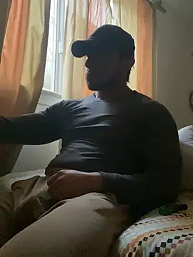 Snapshot of FumesClouds chatting on December 2024 12:32:02 AM FumesClouds online show from December 2024 12:32:02 AM