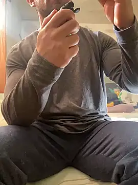 Snapshot of FumesClouds chatting on January 2025 08:13:02 PM FumesClouds online show from January 2025 08:13:02 PM