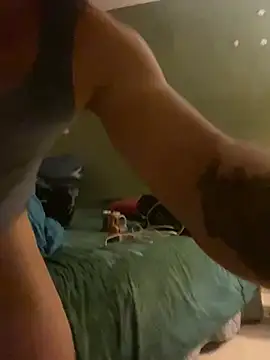 Snapshot of FumesClouds chatting on February 2025 07:36:02 AM FumesClouds online show from February 2025 07:36:02 AM