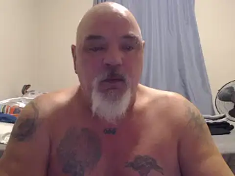 Newfiesausage1972 online show from December 2024 11:04:02 AM