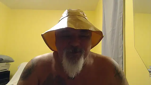 Newfiesausage1972 online show from November 2025 11:54:01 AM