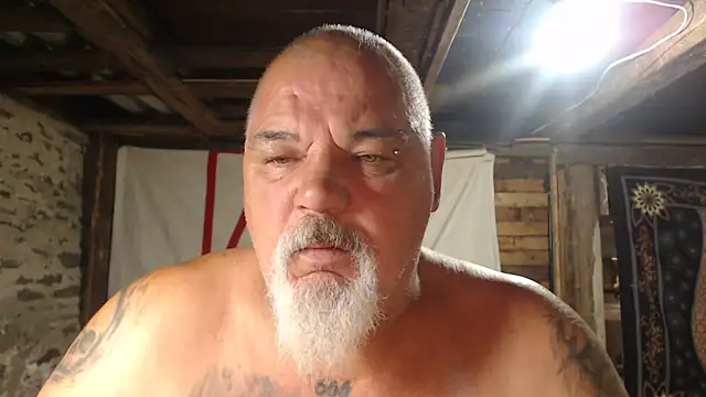 Newfiesausage1972 online show from June 2026 09:12:01 AM