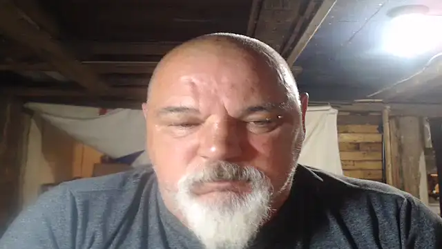 Newfiesausage1972 online show from July 2026 08:33:01 AM