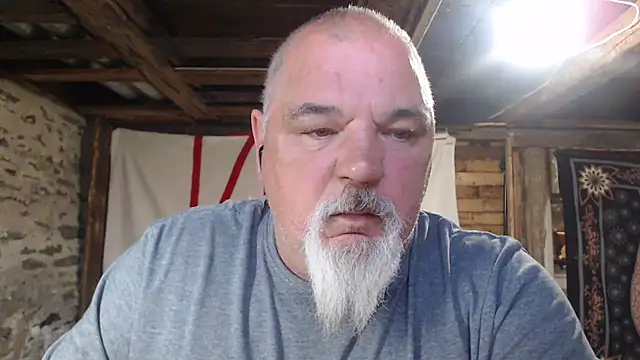 Newfiesausage1972 online show from July 2026 10:50:01 AM