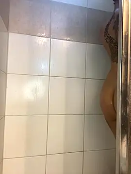 Snapshot of Shuggabutt chatting on December 2024 10:03:02 PM Shuggabutt online show from December 2024 10:03:02 PM