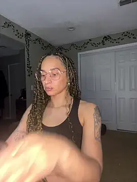 Snapshot of Shuggabutt chatting on January 2025 07:28:02 AM Shuggabutt online show from January 2025 07:28:02 AM