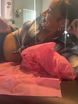 Snapshot of Shuggabutt chatting on January 2025 09:55:02 PM Shuggabutt online show from January 2025 09:55:02 PM