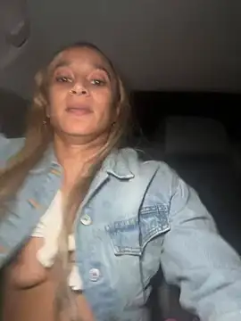 Snapshot of Shuggabutt chatting on February 2025 03:57:02 AM Shuggabutt online show from February 2025 03:57:02 AM