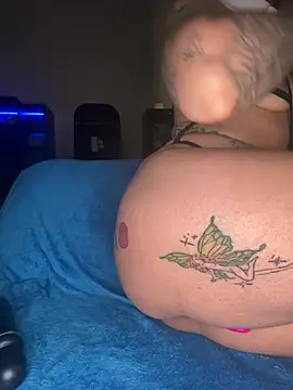 Snapshot of Shuggabutt chatting on February 2025 03:08:02 PM Shuggabutt online show from February 2025 03:08:02 PM