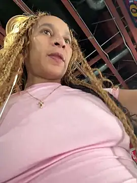 Snapshot of Shuggabutt chatting on September 2025 02:56:02 AM Shuggabutt online show from September 2025 02:56:02 AM