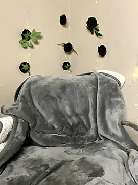 Snapshot of Shuggabutt chatting on October 2025 12:35:01 PM Shuggabutt online show from October 2025 12:35:01 PM